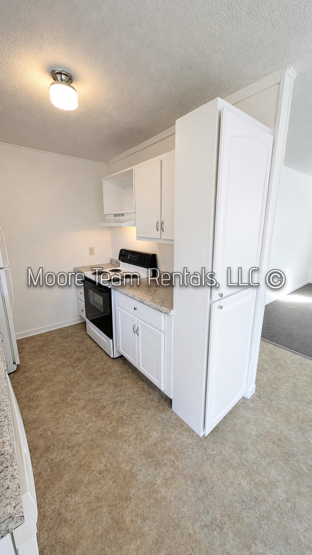 Building Photo - 2 Cedar Hill Cir
