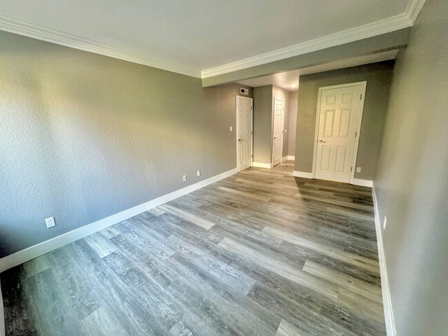 Building Photo - Cozy 2 Bedroom 1 Bathroom Condo Available ...