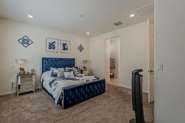 Building Photo - Modern Comfort Meets Smart Living in Vail!