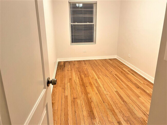 Building Photo - 4405 N Kimball Ave