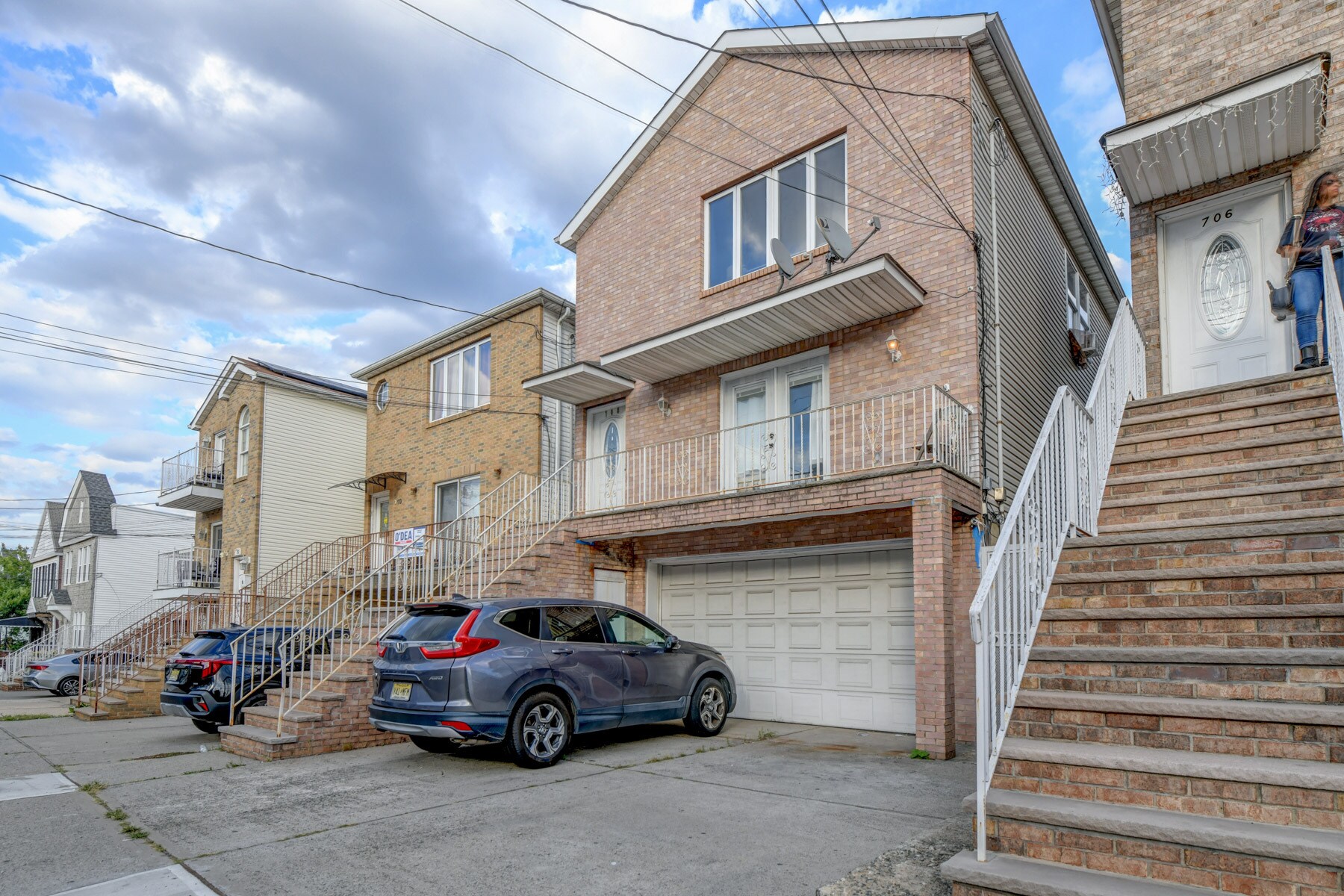 Building Photo - 708 Garfield Ave