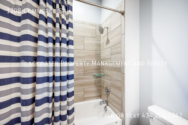 Building Photo - 1208 Commerce St