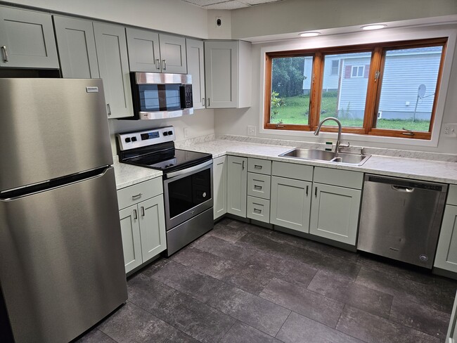 Renovated kitchen - 85 Eastern Ave