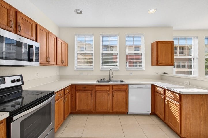 Building Photo - 770 Millbrae Ct