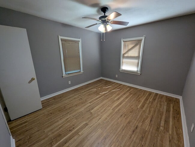 Building Photo - Belle of Bellefontaine - **Half Off Securi...