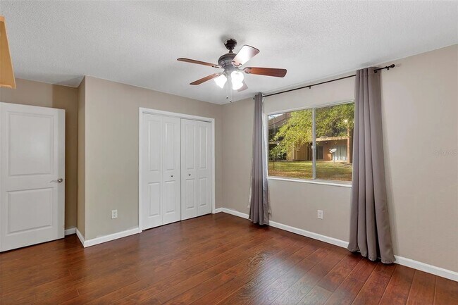 Building Photo - Hawthorne Reserve Condo