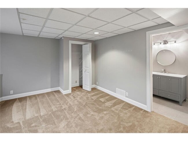 Building Photo - 517 River St