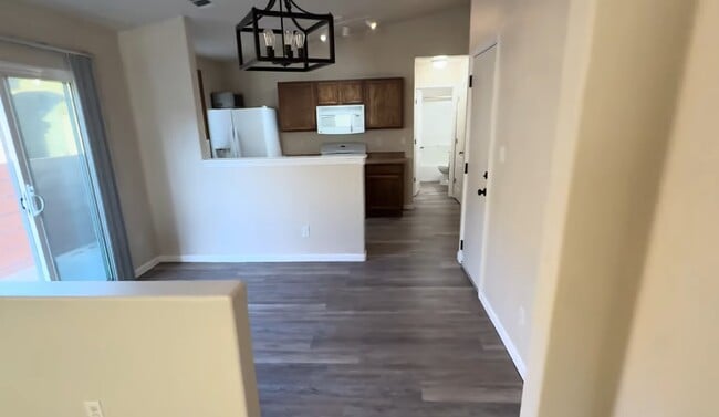 Building Photo - 809 Waterfall Dr