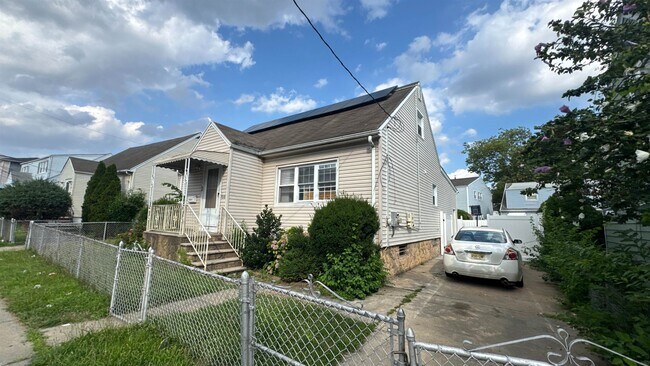 Building Photo - 44 Old Bergen Rd