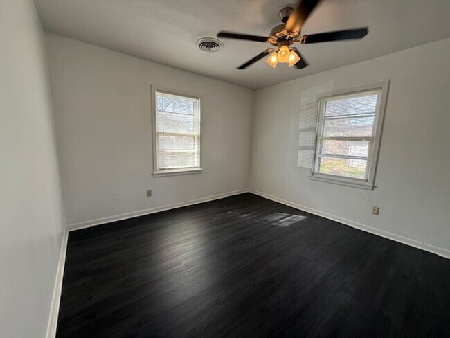 Building Photo - 250 Westridge Dr