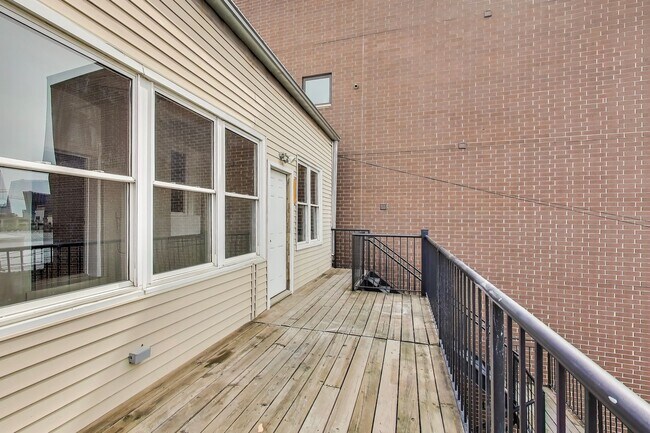 Building Photo - 1429 W. Grand(AKA 1117 Hoyne)