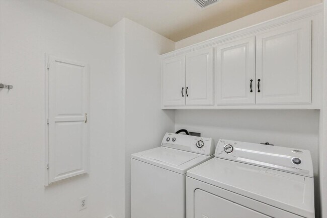 Building Photo - 913 Tipton Rd