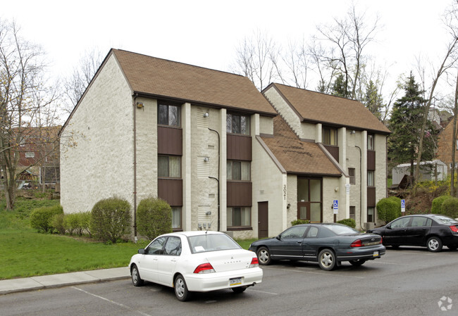 Primary Photo - Grayson Court