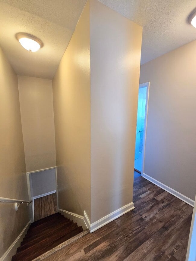 Building Photo - Charming 3 Bedrooms, 2 Full Bathroom Home!...