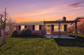 Building Photo - 2147 Palms Dr