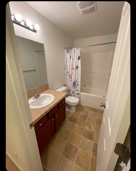 Building Photo - 5115 SE Verbena Pl