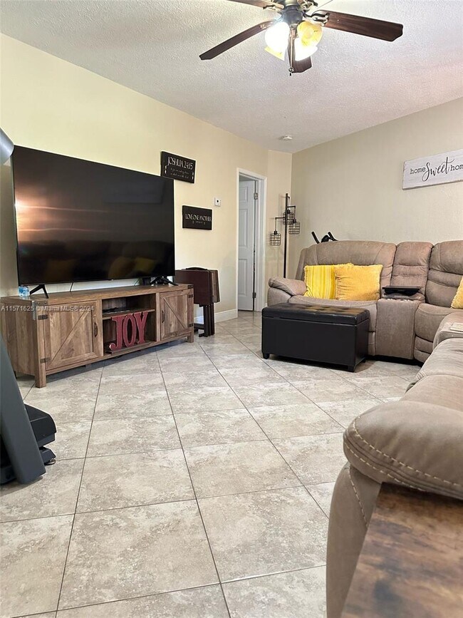 Building Photo - 1753 NE 18th St