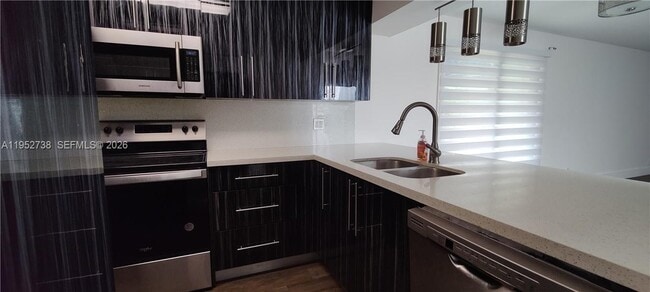 Building Photo - 5201 SW 31st Ave