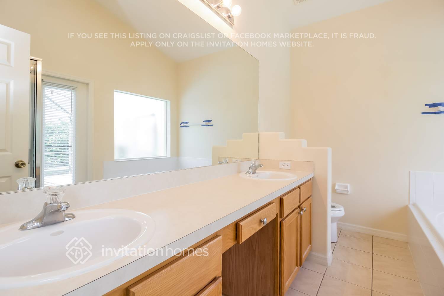 Building Photo - 16725 Rolling Green Dr