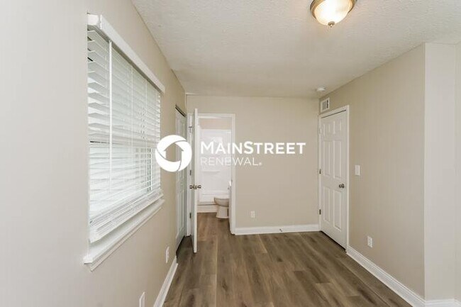 Building Photo - 4 Bedroom Pet-Friendly Home in louisville,...