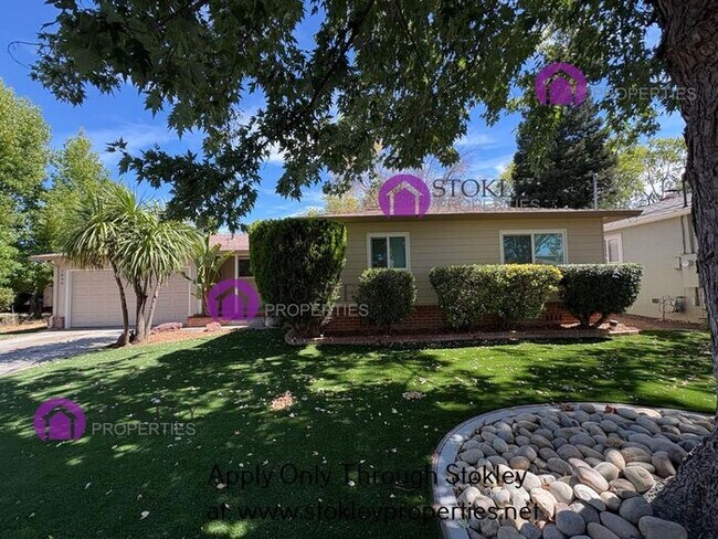 Building Photo - 1840 Sandalwood Dr