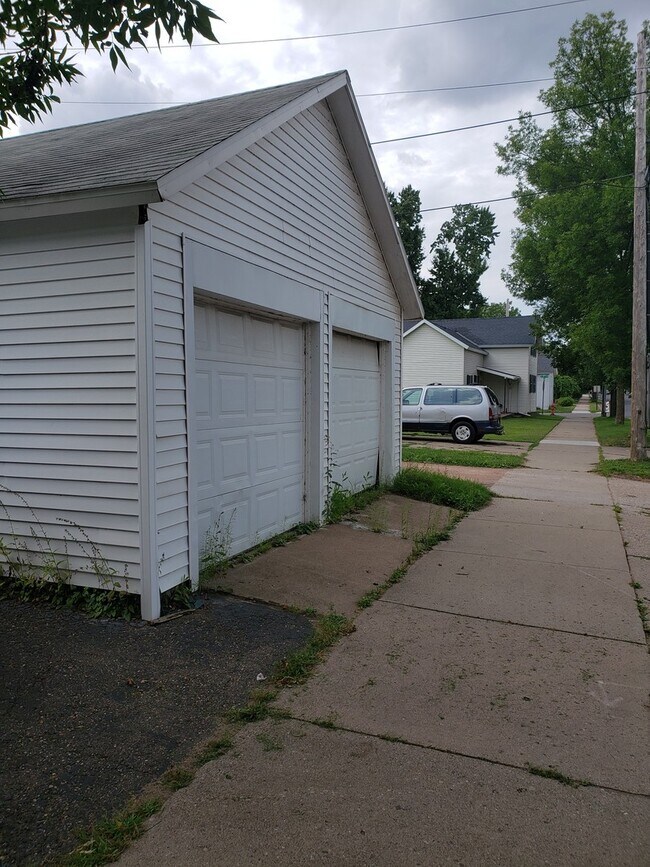 Building Photo - 902 S 4th Ave