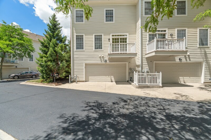 Building Photo - 12735 Edgemont Way
