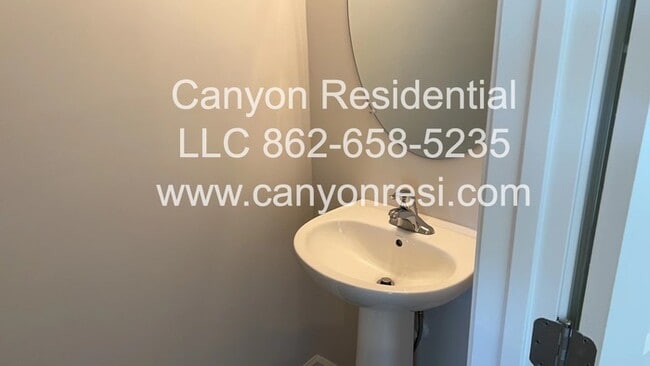 Building Photo - 559 Dayspring Dr