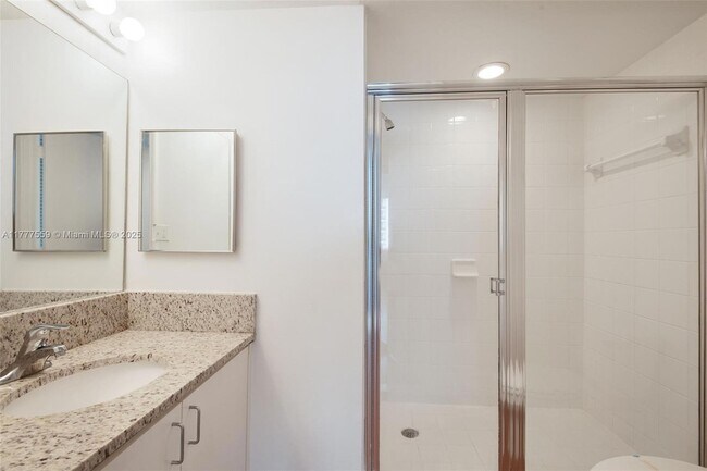 Building Photo - 1111 Brickell Bay Dr