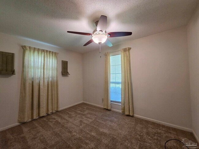 Building Photo - 5505 Fairview Dr