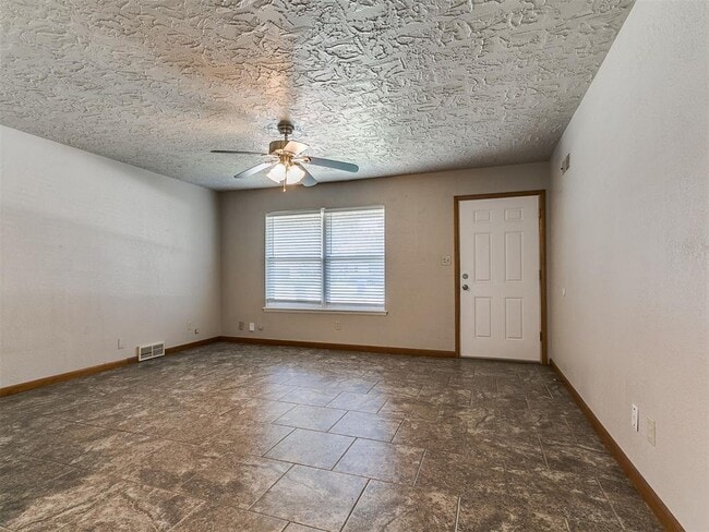 Building Photo - 212 S Mercedes Dr