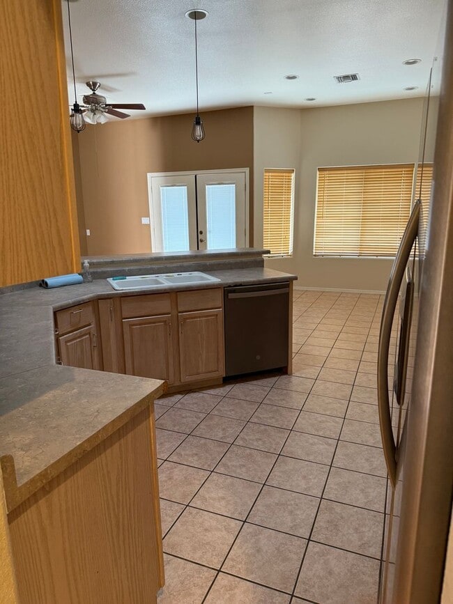 Building Photo - Updated 3 bedroom rental