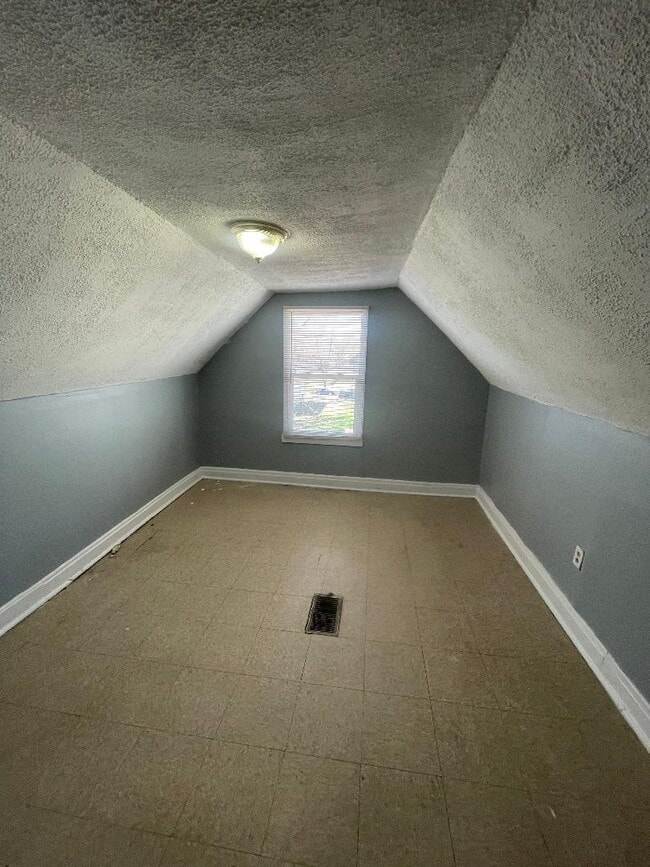 Building Photo - 8136 S Exchange Ave