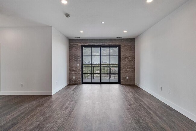 Building Photo - 4315 S Congress Ave