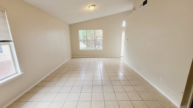 Building Photo - Charming 4 bedroom, 3 bath home in West Side El Paso!