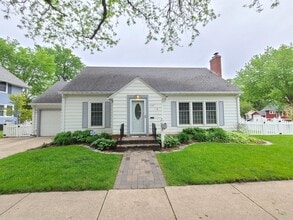 Building Photo - 1103 1st St NW