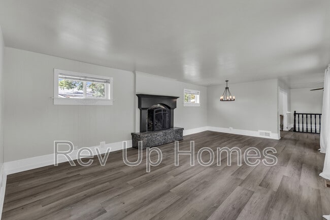 Building Photo - 309 E 200 S