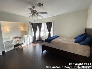 Building Photo - 2102 W Mistletoe Ave