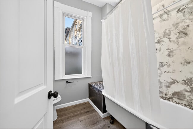 Building Photo - 517 Armandale St