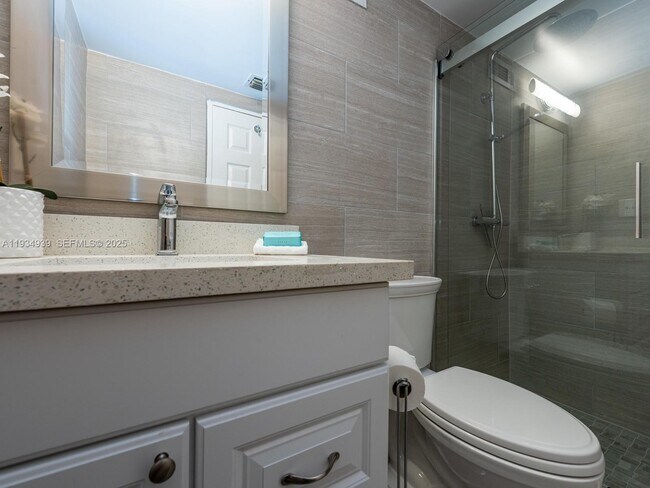 Building Photo - 2501 S Ocean Dr