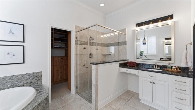 Building Photo - 14 Whispering Thicket Pl