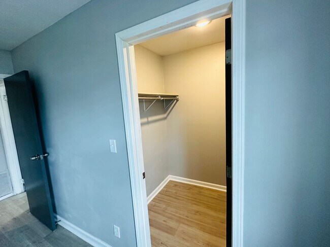 Building Photo - Discover the Best of Lawrence Living at Br...