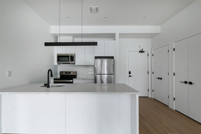 Building Photo - 200 Arno Dr