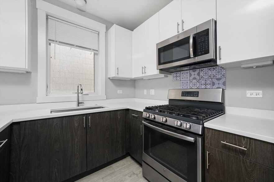 Building Photo - 2529 W Congress Pky