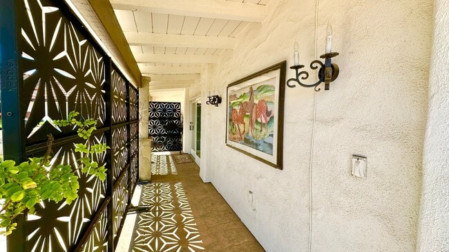 Building Photo - Lovely semi-attached, Single-Story Guest H...
