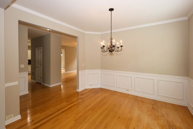 Building Photo - 2895 Haynes Club Cir SW