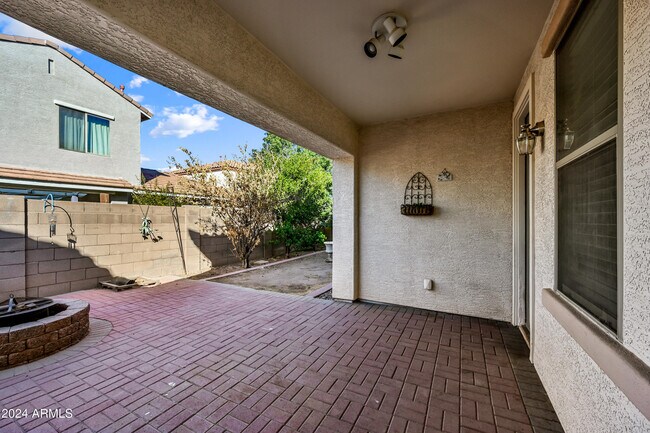 Building Photo - 3342 E Oakland St