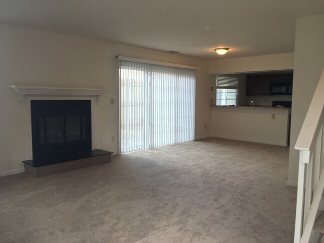 Building Photo - 656 Oleander Cir