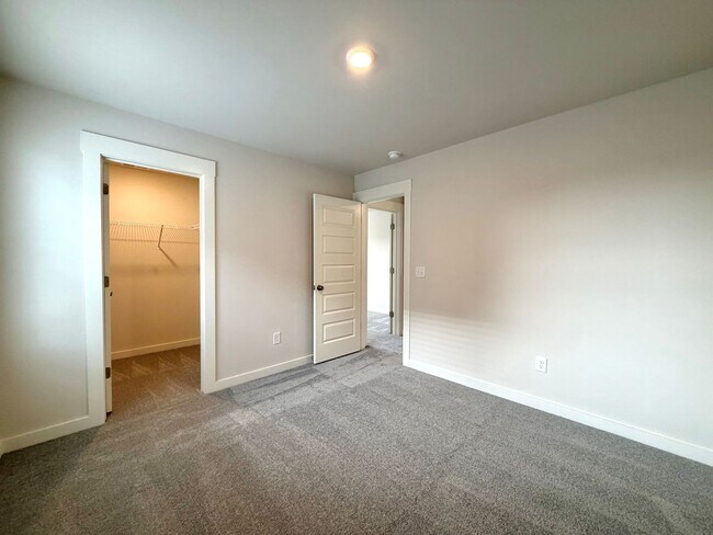 Building Photo - 1333 Gentry Dr