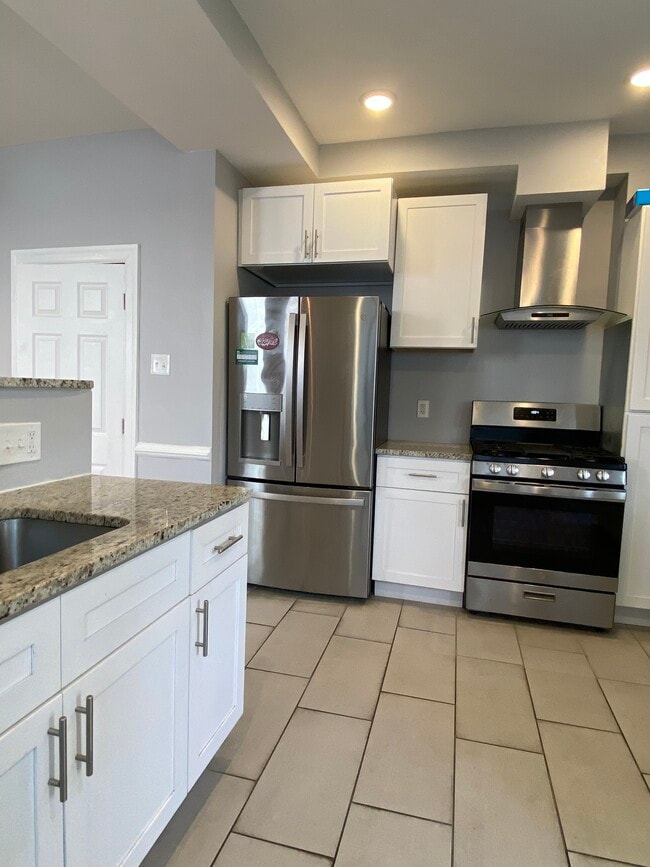 Building Photo - 64 Grove St